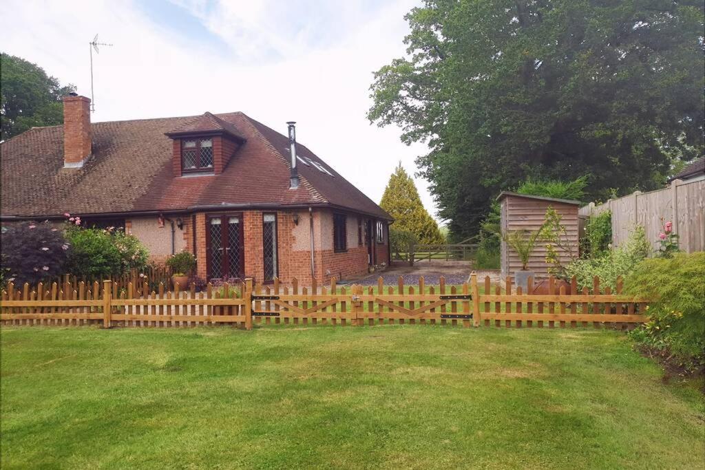 Ashwood Holiday Cottage. 애슈퍼드 외부 사진